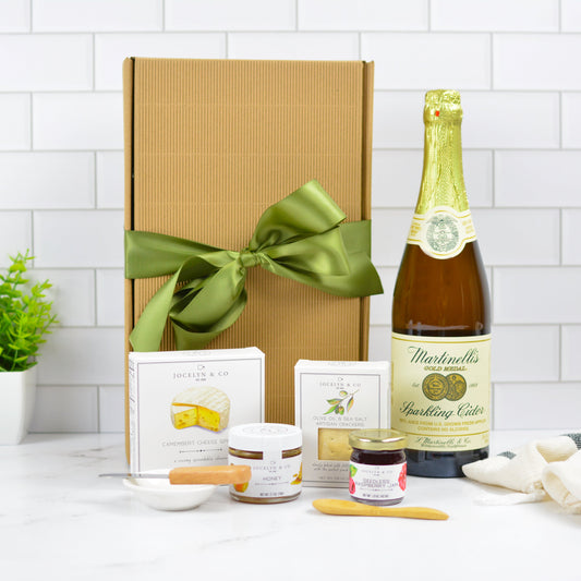 Sparkling Cider and Cheese Gift Box – Sparkling cider with cheese and crackers